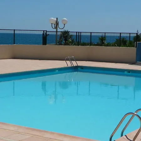 Climatise Front De Avec Terrasse, Piscine, Et Garage Privatif A - Fr-1-472a-217