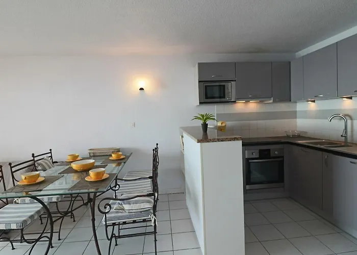 Appartement Climatise 3 Pieces Avec Terrasse, Box A Sete - Fr-1-472A-217 * Sète
