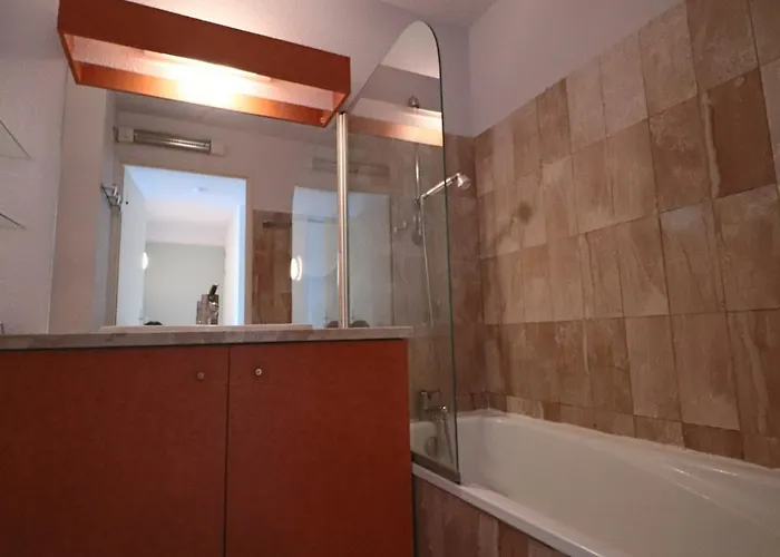 Appartement Climatise 3 Pieces Avec Terrasse, Box A Sete - Fr-1-472A-217 Apartment