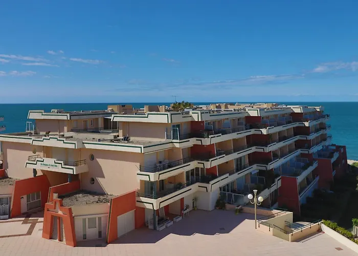 Appartement Climatise 3 Pieces Avec Terrasse, Box A Sete - Fr-1-472A-217 Apartment